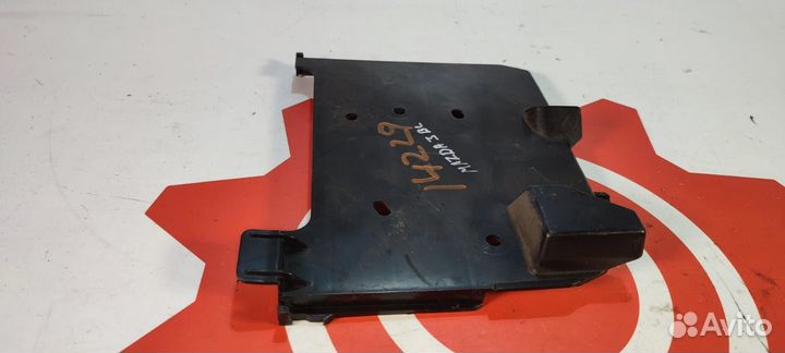 Крышка аккумулятора передняя Mazda 3 BL