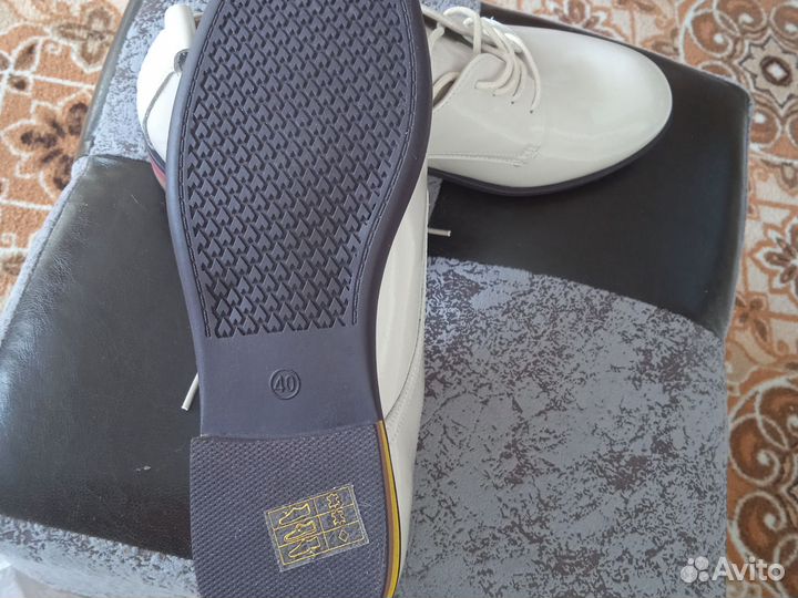 Туфли жен. Натурал лак, новые, разм 40