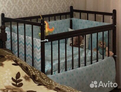 Бортики и пастельное белье в детскую кроватку