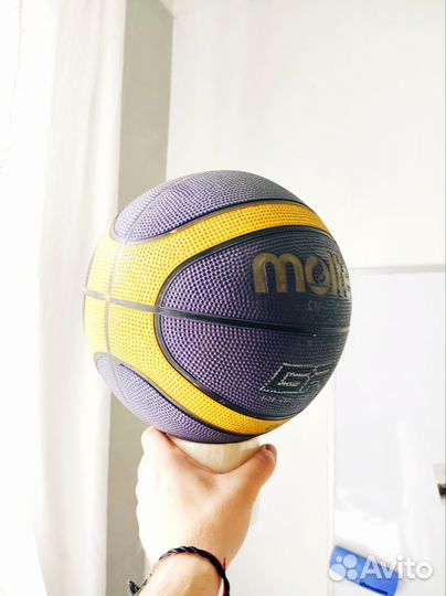 Баскетбольный мяч Molten