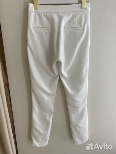 Брюки белые Stradivarius