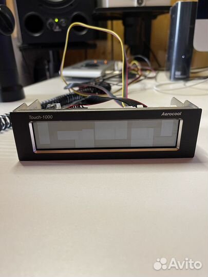Продается реобасс Aerocool Touch-1000