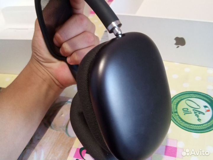 Продаю наушники оригинал чек потерял брал за 57