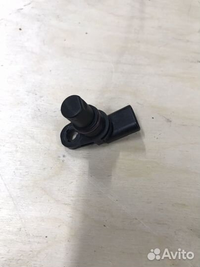 Датчик распредвала 04C907601 Passat B8