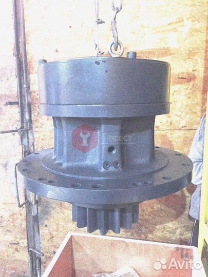 Поворотный редуктор Hyundai R180W-9S 31Q6-10140