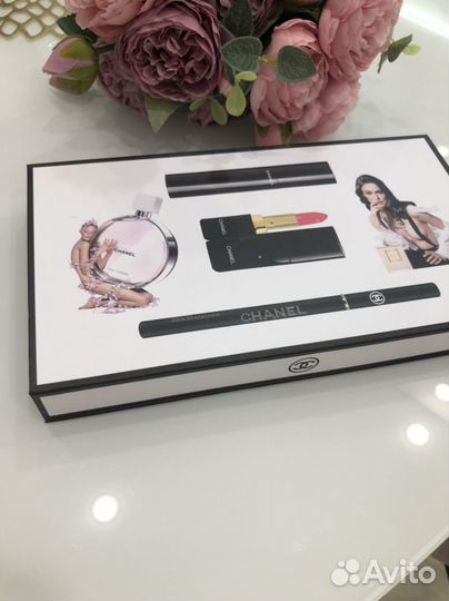 Набор духов и косметики