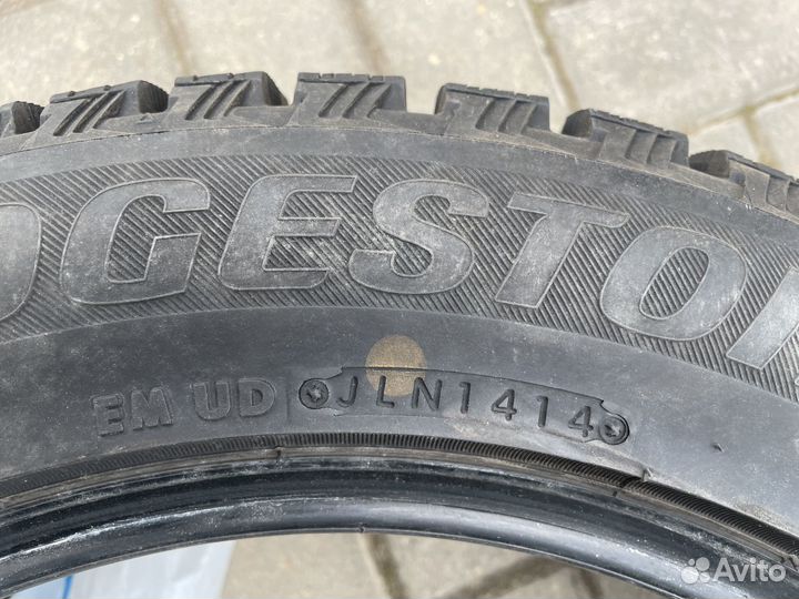 Bridgestone Blizzak Spike-01 215/55 R16