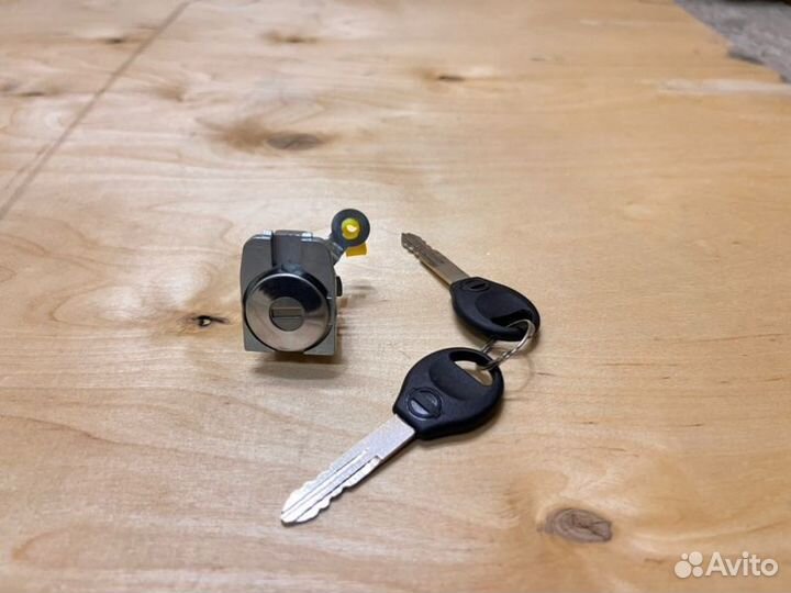 Личинка замка двери Infiniti G25 G35 M35 M45 V36