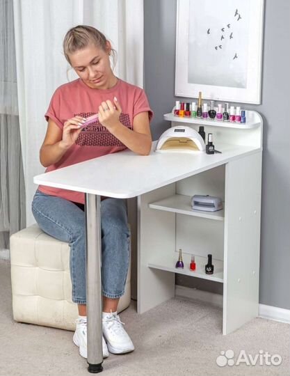Маникюрный стол