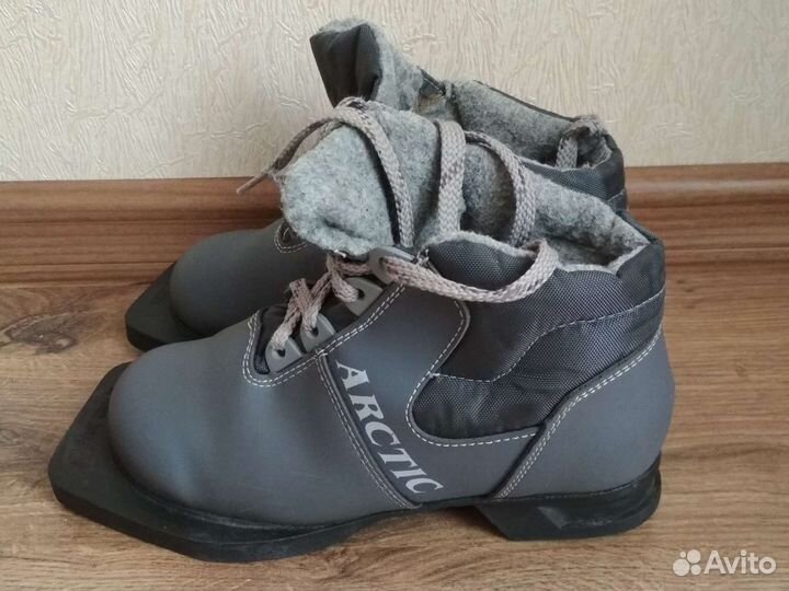 Лыжные ботинки