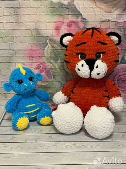 Тигр плюшевый большой