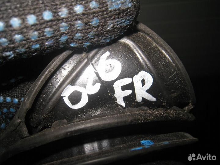 Уплотнитель проема двери передней правой Honda CR