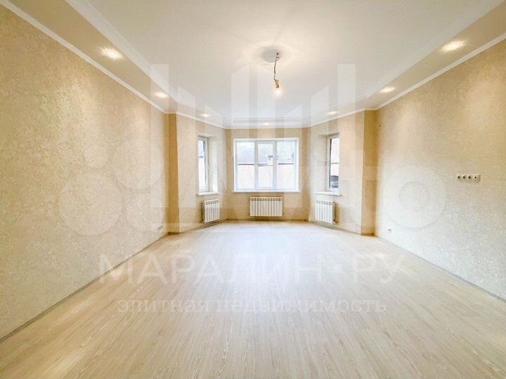 Дом 303 м² на участке 3,5 сот.