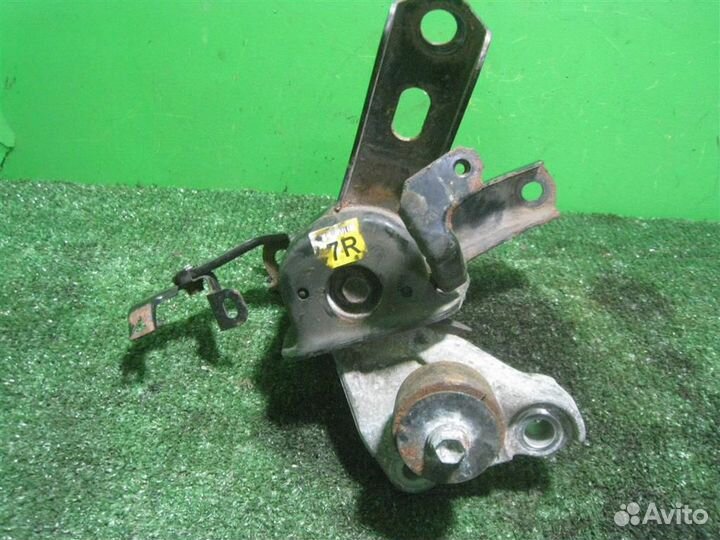 Опора (подушка) двигателя правая Toyota Auris E15