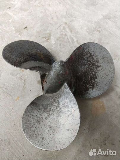 Винт на лодочный мотор