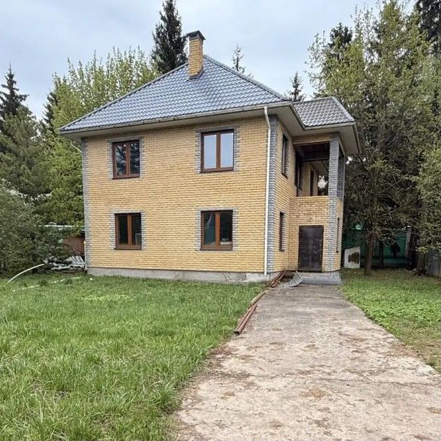 Дом 198 м² на участке 9,6 сот.