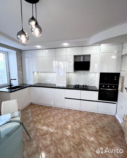 Кухонный гарнитур под заказ от фабрики