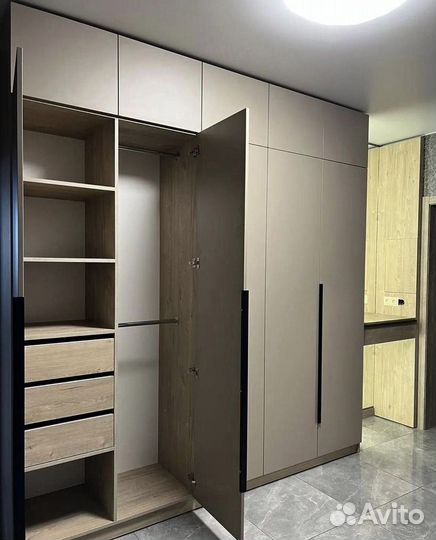 Шкаф четырехдверный