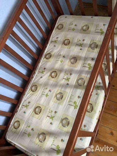 Детская кроватка с матрасом