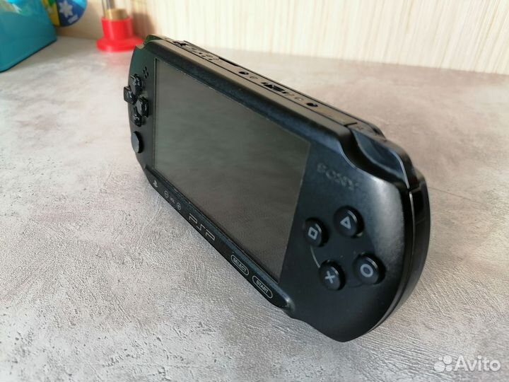 Sony PSP Е1008 8gb Прошита,999игр