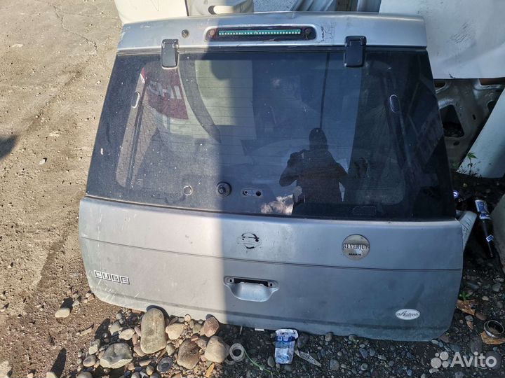 Задняя дверь багажника Nissan cube z10