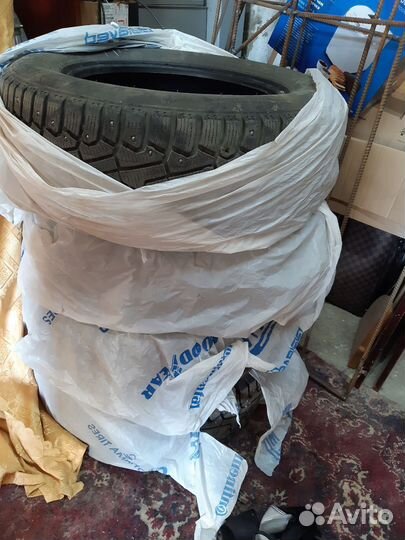 Pirelli Ice Zero 215/60 R16