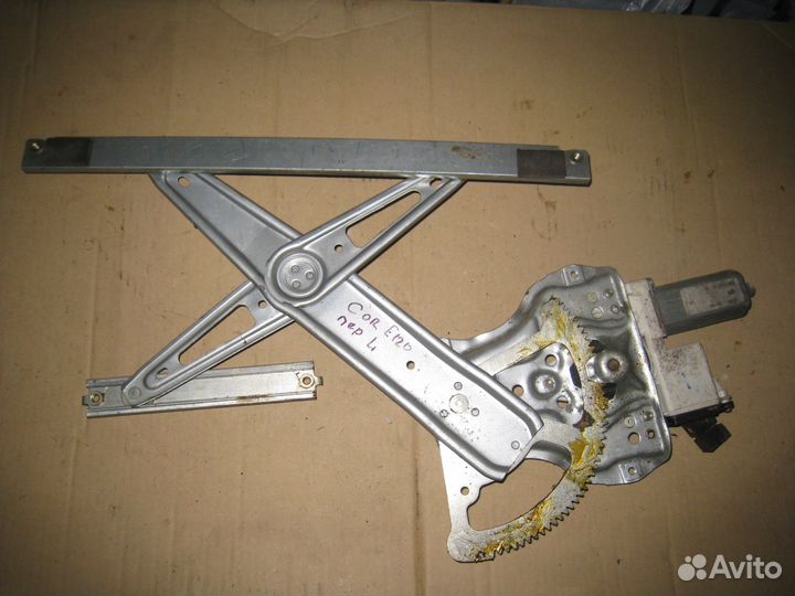 Toyota Corolla E120 правый стеклоподъемник