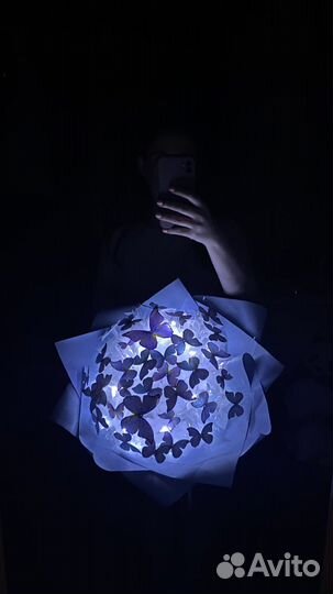 Светящийся букет из бабочек