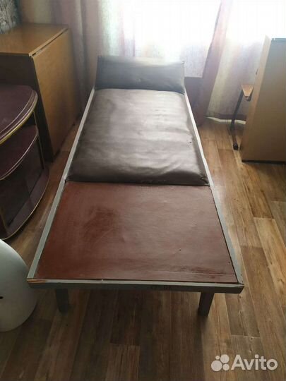 Лежак деревянный с кожзамом (н.ельцовка)