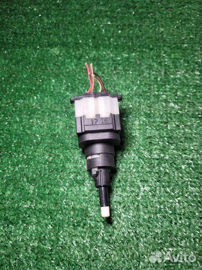 Датчик включения стопсигнала Volkswagen Golf