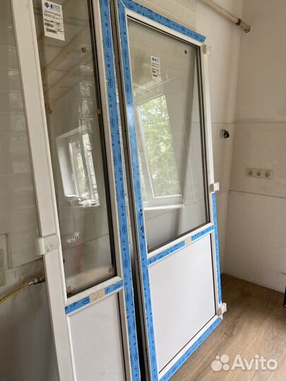 Дверь пластиковая входная новая