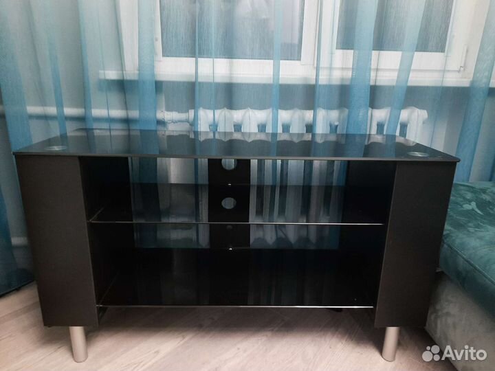 Стеклянная тумба под тв