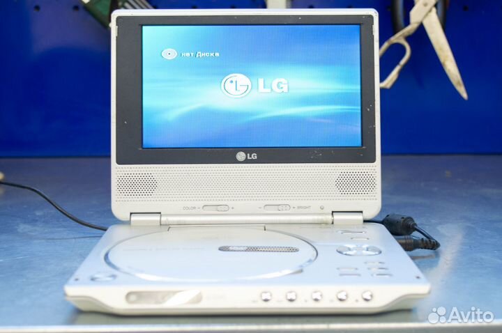 DVD плеер портативный LG DP-8821PM