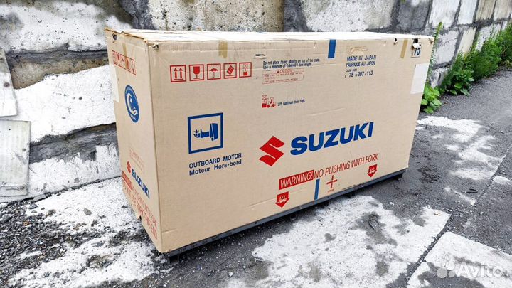 Мотор лодочный Suzuki DF140Btgl черный