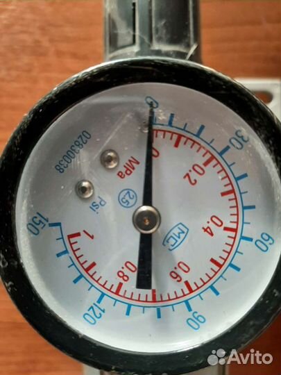 Фильтр влагоотделитель с редуктором и лубрикатором