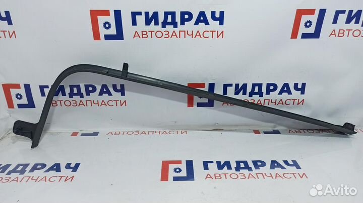 Накладка порога внутренняя передняя правая Citroen C4 8274P7. Потертость