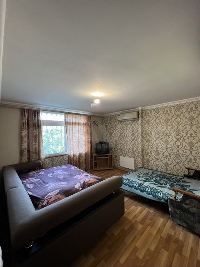 Комната 35 м² в 1-к., 1/2 эт.