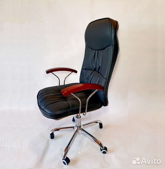 Офисное кресло