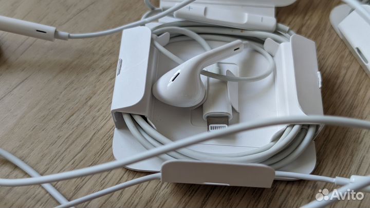 Наушники Apple EarPods Lightning