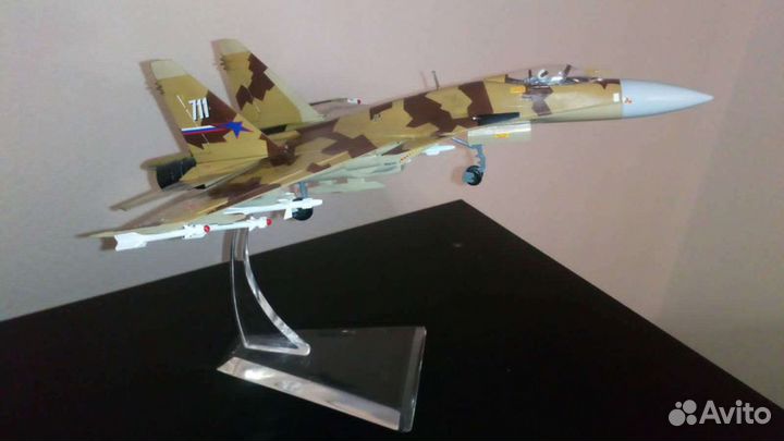 Модель самолета Су-37