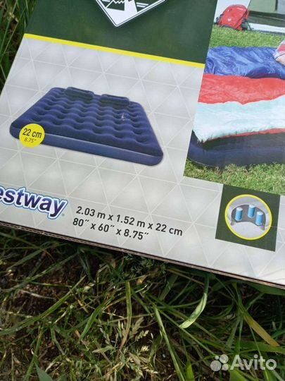 Надувной матрас с подушками (насос)