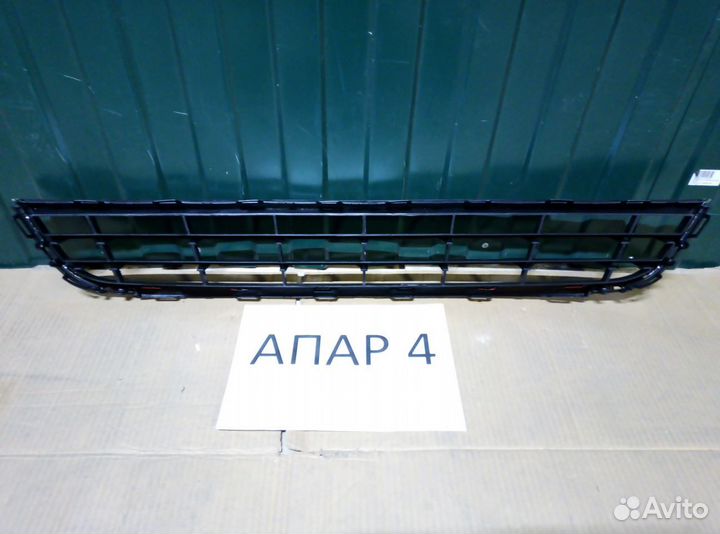 Решетка в бампер нижняя Фольксваген Джетта 6