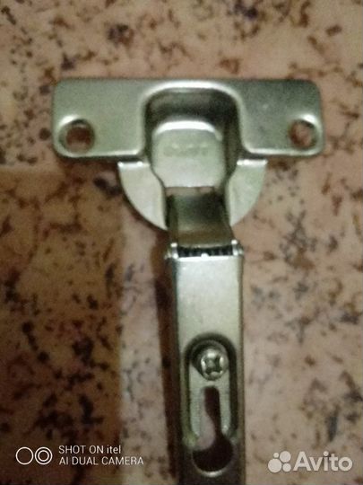 Мебельная петля накладная