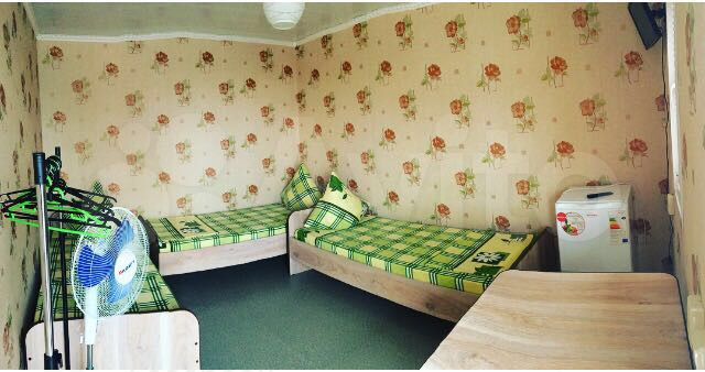 Комната 16 м² в 8-к., 2/2 эт.