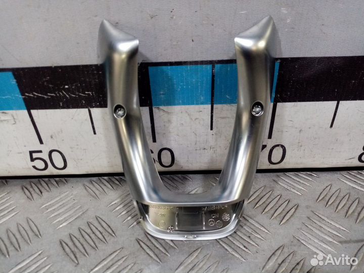 Б/У Накладка рулевого колеса нижняя#001