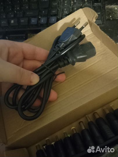 Универсальное зарядное устройство для ноутбука