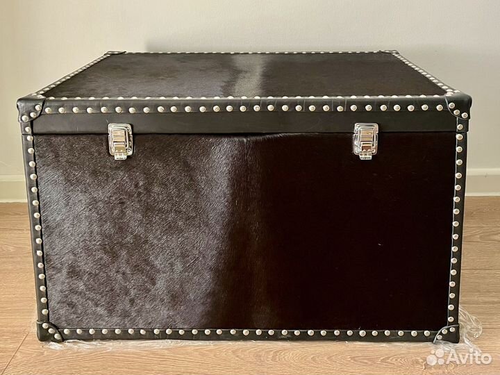 Большой сундук из натуральной кожи и меха