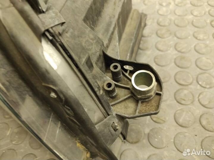 Фара правая Mercedes-Benz C-Class