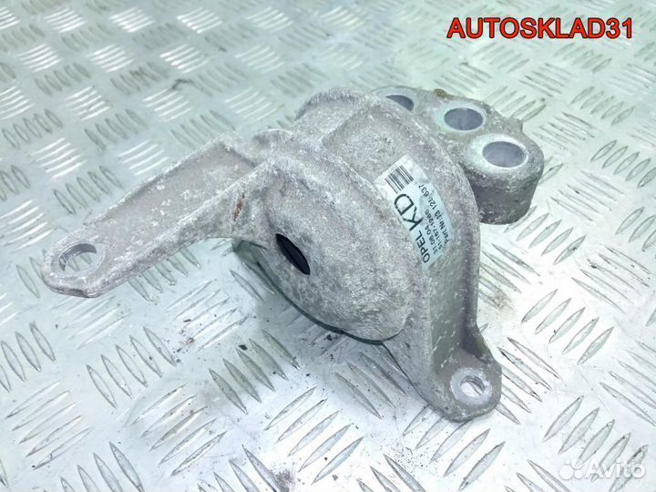 Опора двигателя правая Opel Astra H 13125637