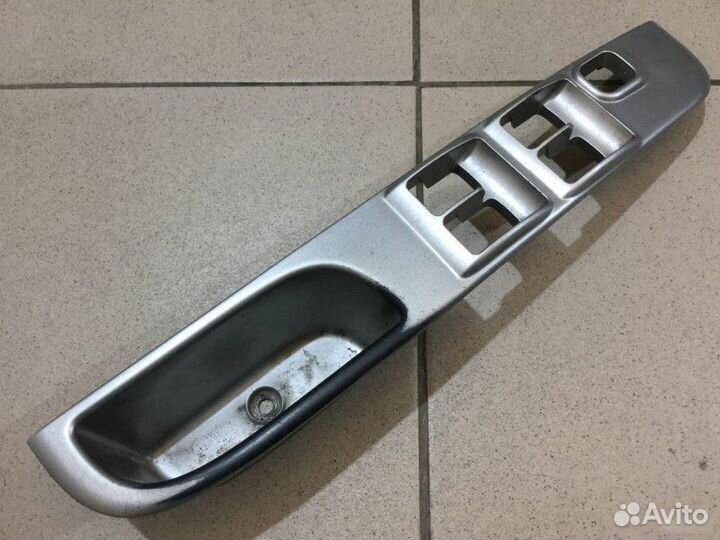 Накладка блока стеклоподъемника Mitsubishi L200 KB